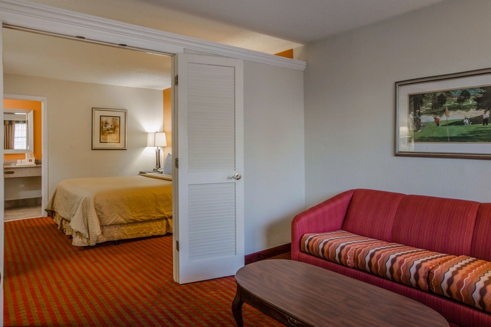 Imagen de la habitación del Hotel Clarion Suites, Augusta. Foto 7