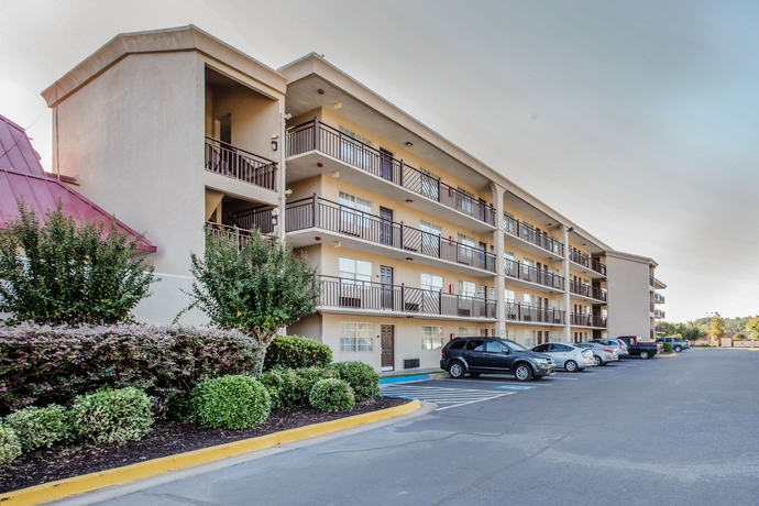 Imagen de los exteriores del Hotel Clarion Suites, Augusta. Foto 9
