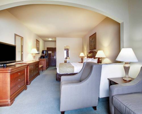 Imagen de la habitación del Hotel Clarion Suites. Foto 10