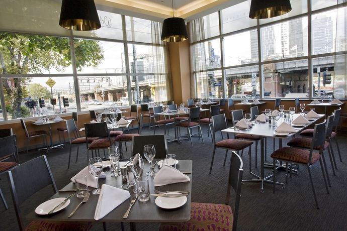 Imagen del bar/restaurante del Hotel Clarion Suites Gateway. Foto 7