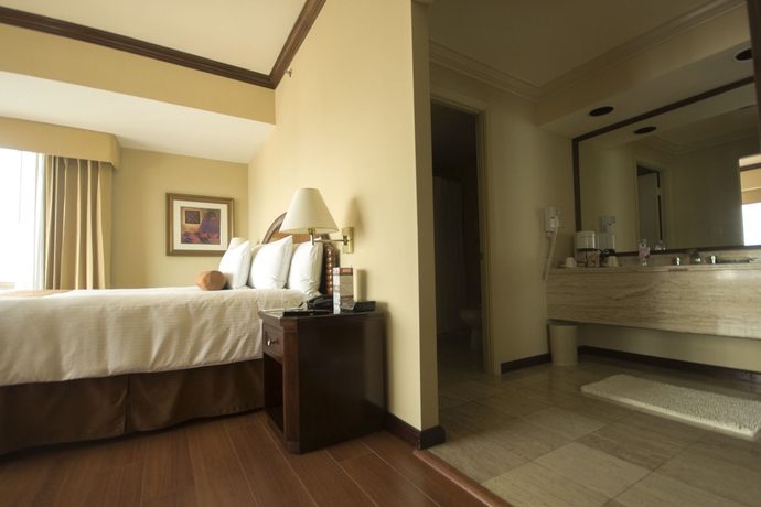 Imagen de la habitación del Hotel Clarion Suites Guatemala City. Foto 3