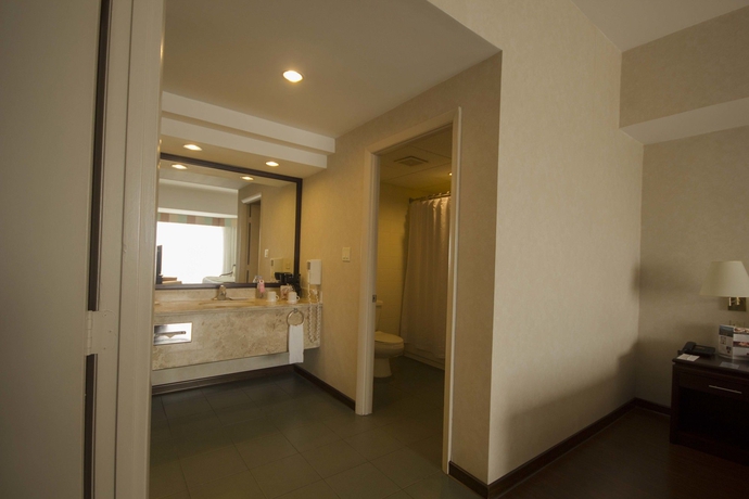 Imagen de la habitación del Hotel Clarion Suites Guatemala City. Foto 7