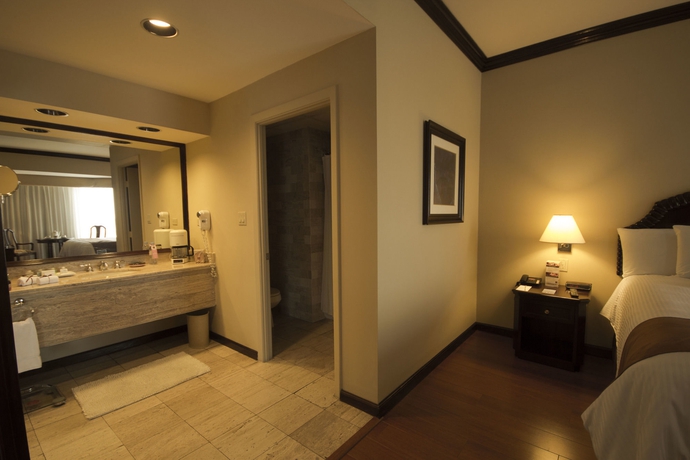 Imagen de la habitación del Hotel Clarion Suites Guatemala City. Foto 8