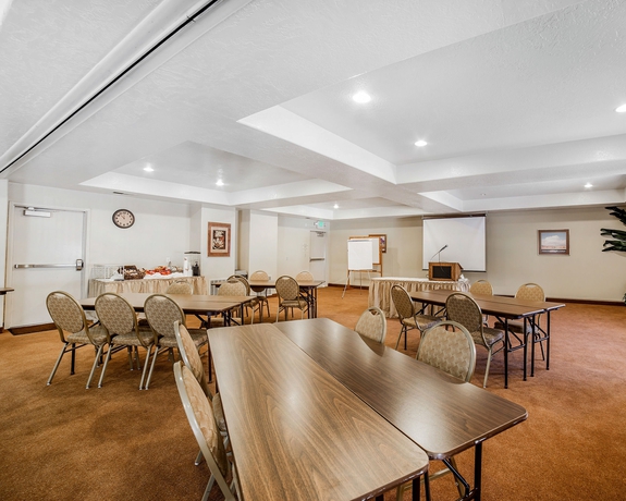 Imagen de los interiores del Hotel Clarion Suites St George - Convention Center Area. Foto 13