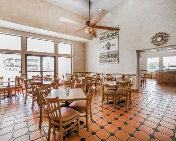 Imagen del bar/restaurante del Hotel Clarion Suites St George - Convention Center Area. Foto 5