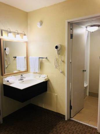 Imagen de la habitación del Hotel Clarion & Suites. Foto 2