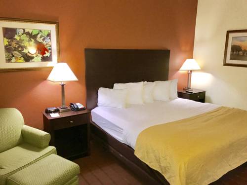 Imagen de la habitación del Hotel Clarion & Suites Hamden - New Haven. Foto 1