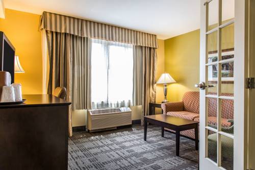 Imagen de la habitación del Hotel Clarion & Suites Hamden - New Haven. Foto 2