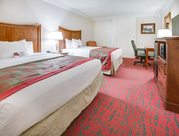 Imagen de la habitación del Hotel Clarion & Suites Metairie. Foto 4