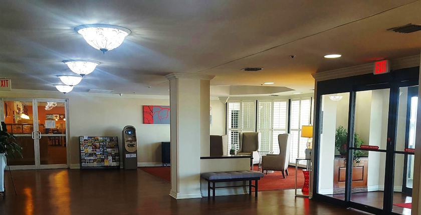 Imagen de los interiores del Hotel Clarion & Suites Metairie. Foto 15