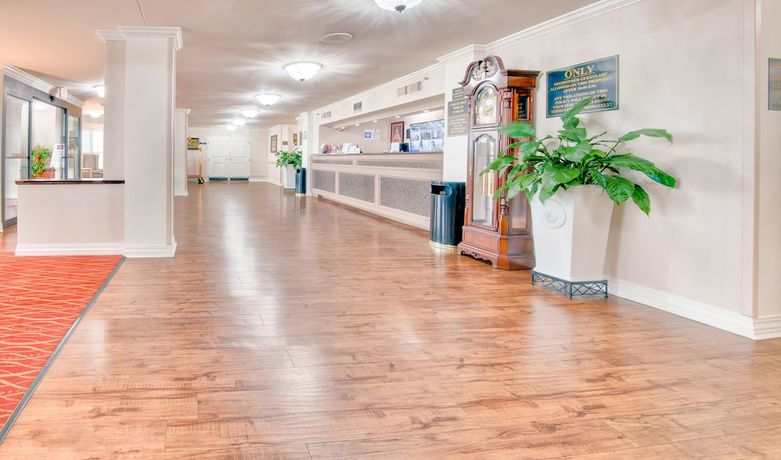 Imagen de los interiores del Hotel Clarion & Suites Metairie. Foto 16