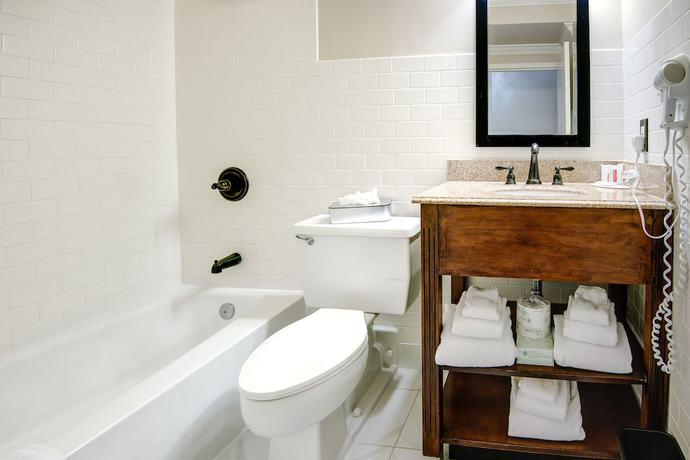 Imagen de la habitación del Hotel Clarion & Suites Metairie. Foto 13