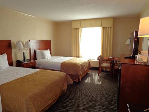Imagen de la habitación del Hotel Clarion and Conference Center. Foto 5