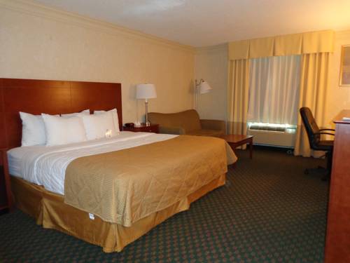 Imagen de la habitación del Hotel Clarion and Conference Center. Foto 6