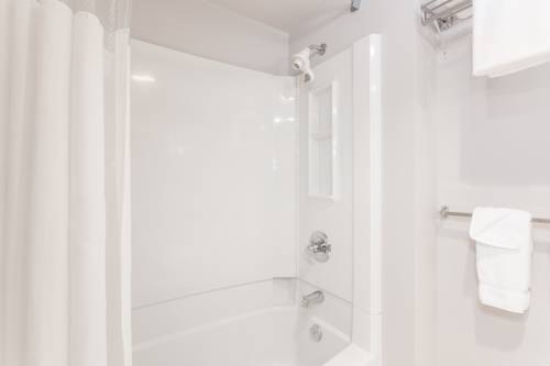 Imagen de la habitación del Hotel Clarion and Conference Centre Abbotsford. Foto 9