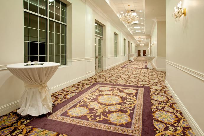 Imagen de los interiores del Hotel Clarion and Convention Center Joliet. Foto 9