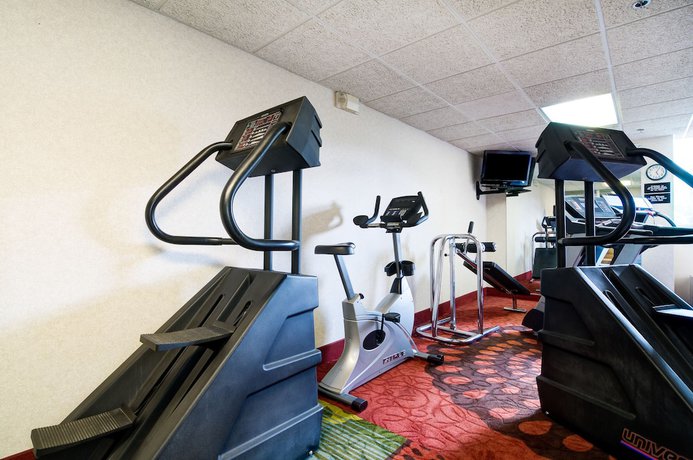 Imagen de los interiores del Hotel Clarion and Convention Center Joliet. Foto 11