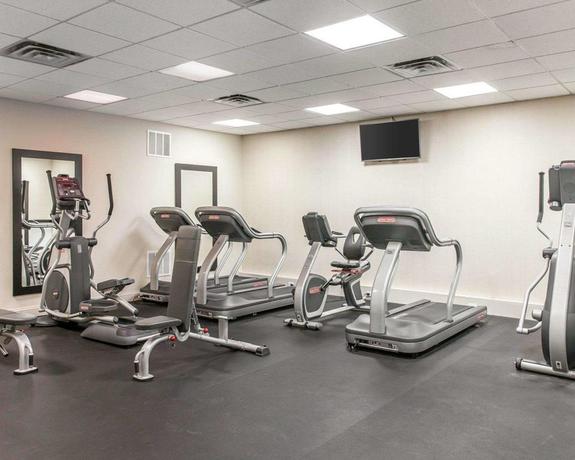 Imagen general del Hotel Clarion and Suites Bwi Airport North. Foto 3