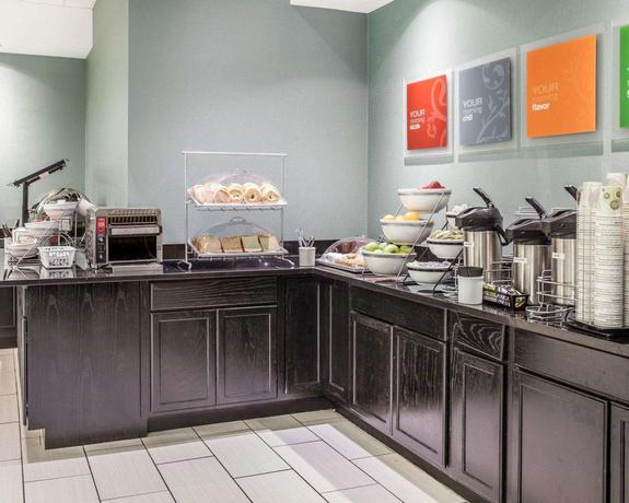 Imagen general del Hotel Clarion and Suites Bwi Airport North. Foto 8