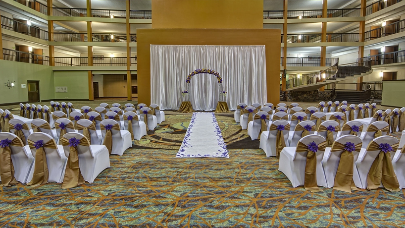 Imagen de los interiores del Hotel Clarion and Suites Conference Center Memphis Airport. Foto 14