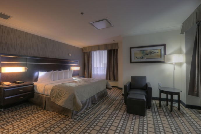 Imagen de la habitación del Hotel Clarion and Suites. Foto 3