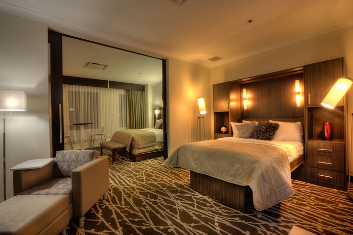 Imagen de la habitación del Hotel Clarion and Suites. Foto 10