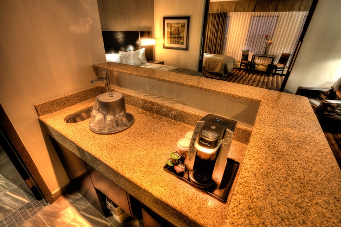 Imagen de la habitación del Hotel Clarion and Suites. Foto 11