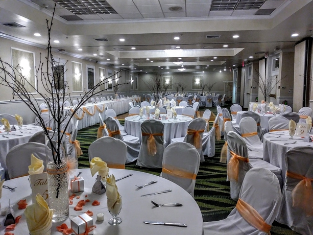 Imagen de los interiores del Hotel Clarion and Suites, Mount Laurel. Foto 17