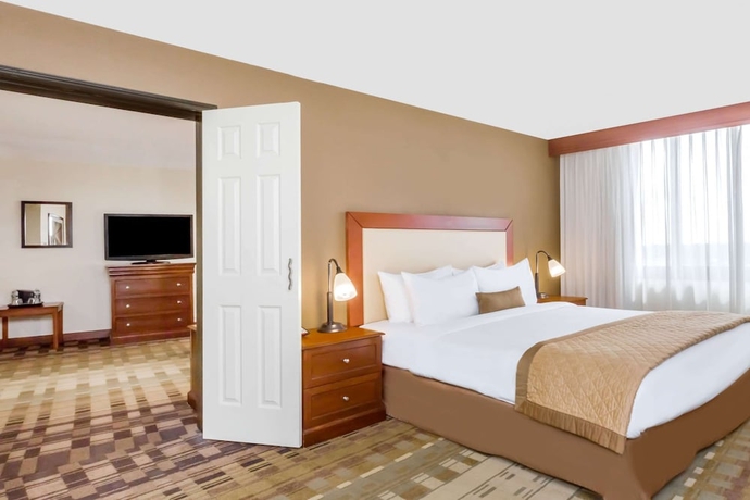 Imagen de la habitación del Hotel Clarion and Suites, Mount Laurel. Foto 14