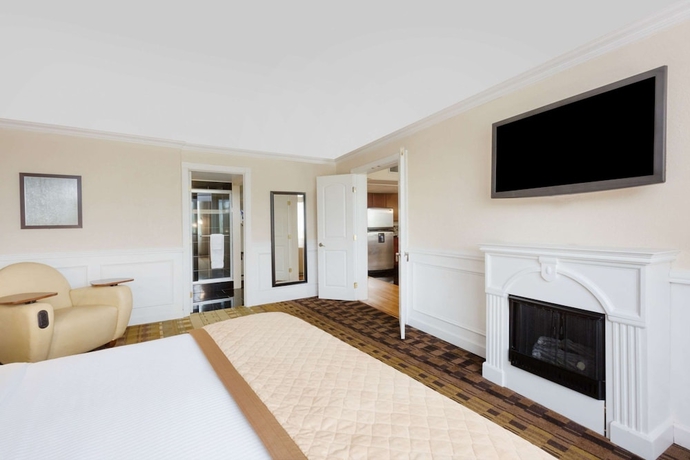 Imagen de la habitación del Hotel Clarion and Suites, Mount Laurel. Foto 15