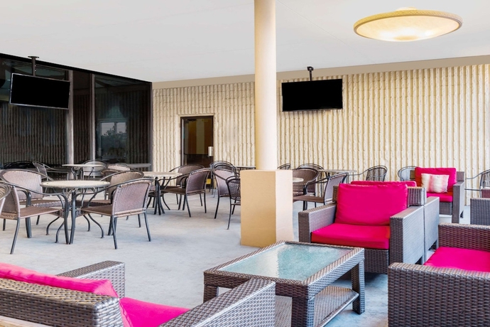 Imagen del bar/restaurante del Hotel Clarion and Suites, Mount Laurel. Foto 3