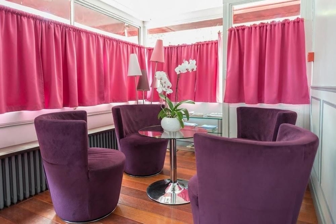 Imagen de los interiores del Hotel Clarisse. Foto 13