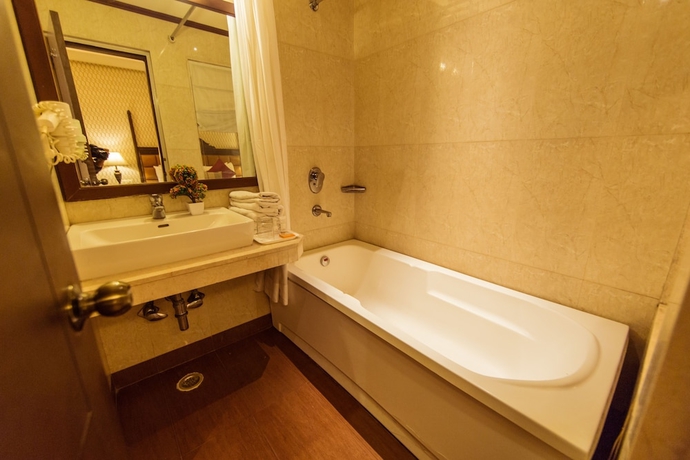 Imagen de la habitación del Hotel Clark International. Foto 7