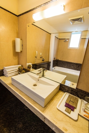 Imagen de la habitación del Hotel Clark International. Foto 11