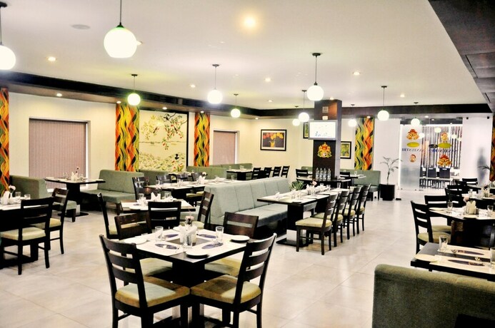 Imagen del bar/restaurante del Hotel Clarks Collection Bhavnagar. Foto 16