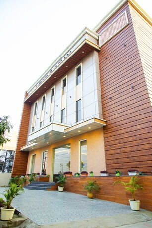 Imagen general del Hotel Clarks Inn Dudhwa. Foto 18