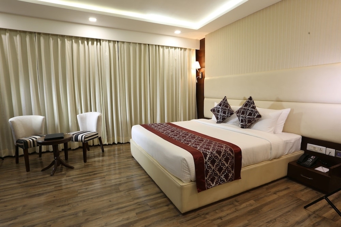 Imagen de la habitación del Hotel Clarks Inn Suite Gwalior. Foto 2