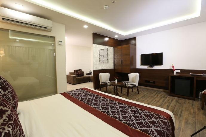 Imagen de la habitación del Hotel Clarks Inn Suite Gwalior. Foto 3