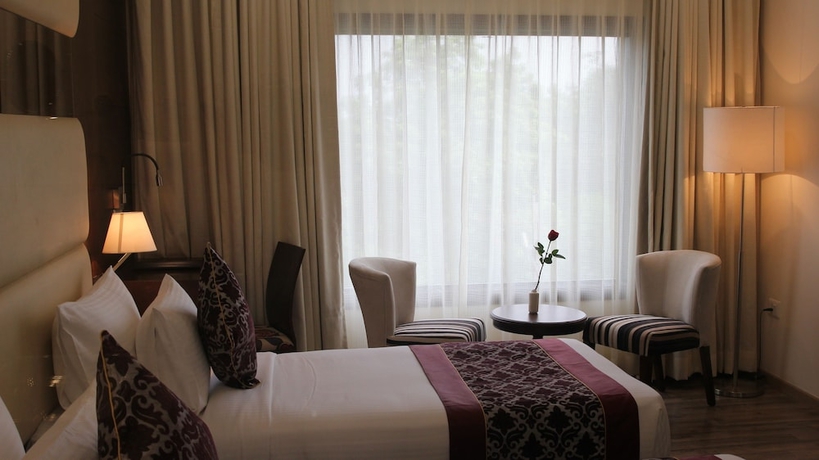 Imagen de la habitación del Hotel Clarks Inn Suite Gwalior. Foto 6