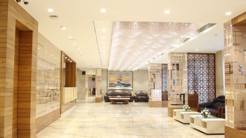Imagen de los interiores del Hotel Clarks Inn Suite Gwalior. Foto 19