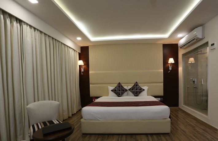 Imagen de la habitación del Hotel Clarks Inn Suite Gwalior. Foto 10