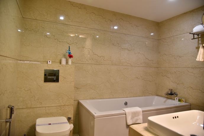 Imagen de la habitación del Hotel Clarks Inn Suite Gwalior. Foto 13