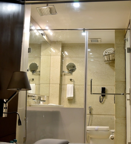 Imagen de la habitación del Hotel Clarks Inn Suite Gwalior. Foto 15