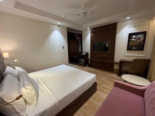 Imagen de la habitación del Hotel Clarks Inn Suites Agra. Foto 19
