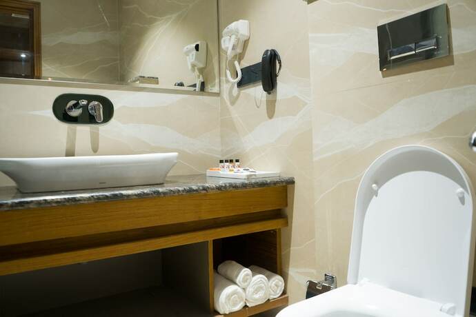 Imagen general del Hotel Clarks Inn Suites Kangra. Foto 2