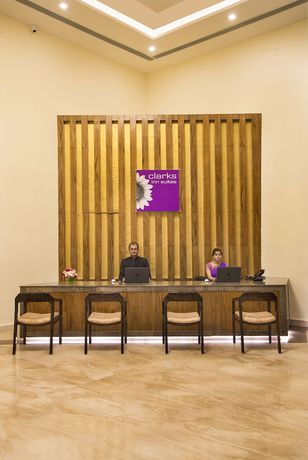 Imagen de los interiores del Hotel Clarks Inn Suites Katra. Foto 16
