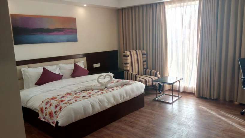 Imagen de la habitación del Hotel Clarks Inn Suites Katra. Foto 10