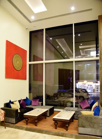 Imagen de los interiores del Hotel Clarks Inn Suites Katra. Foto 18