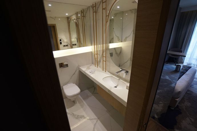 Imagen de la habitación del Hotel Clarks Inn suites Raipur. Foto 4