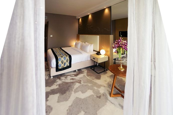 Imagen de la habitación del Hotel Clarks Inn suites Raipur. Foto 13